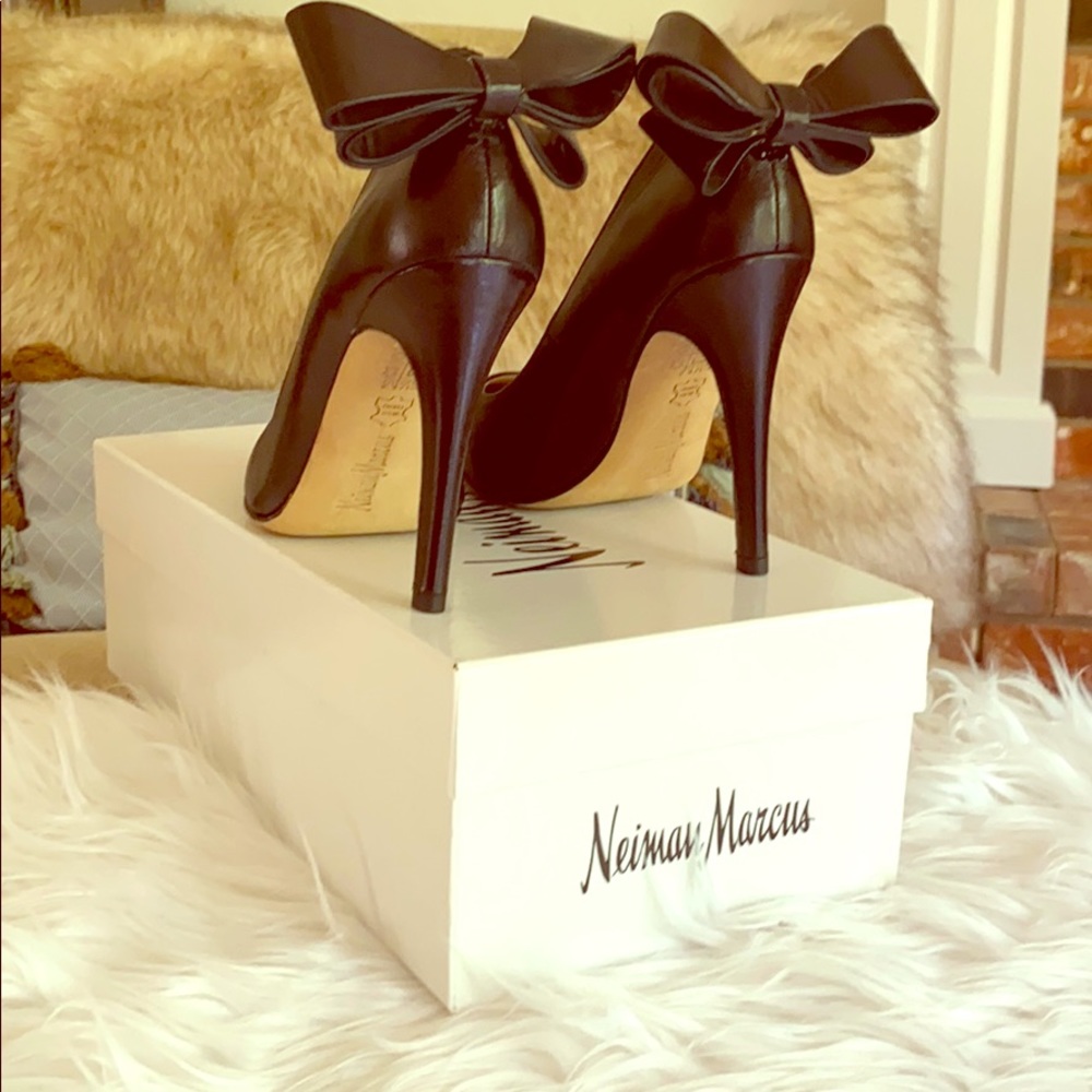 Neiman  Marcus Bow heels